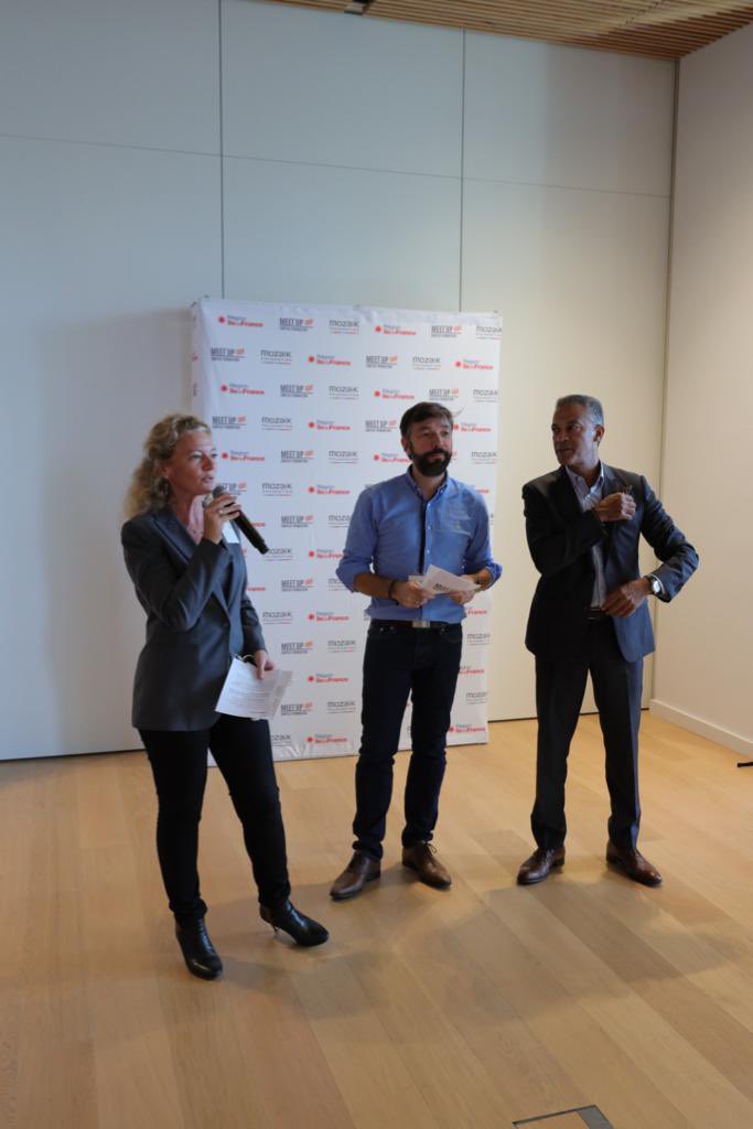 📢 [EN DIRECT DU MEET’UP IDF]

<a href="/cmeslegenin/">ChristelleMesléGénin</a> , présidente fondatrice de <a href="/JobIRL/">JobIRL</a> booste les candidats Meet’Up avant les entretiens « Il y a une chose qui est importante : donner envie à la personne qui est en face de vous de travailler avec vous ! »