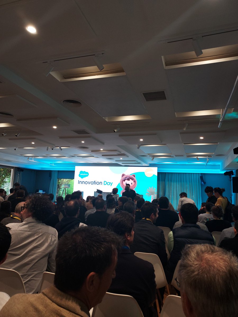 Norib's tweet photo. #Salesforce #innovationday
#salesforcegenie
#CPD https://t.co/Dntz66x0UL