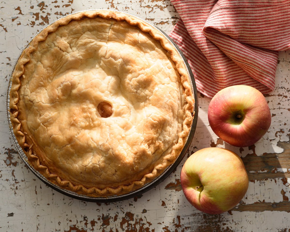 WhiteHouseFF's tweet photo. We currently have 13 varieties of our own apples in Market. Now is the perfect time to make, bake and can all of your favorite apple recipes. See you on the farm. #WHFFapples #AppleRecipes https://t.co/m0ck0UlnQs