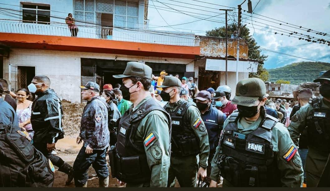 AlbertoMatheus_'s tweet photo. #20Oct Con elevada moral avanza nuestra #GNB en apoyo al pueblo de Las Tejerías y Los Castaños  ¡Aquí Nadie se Rinde! Con un #PuebloUnidoYActivo Venceremos. 
 #10AñosDelGolpeDeTimón https://t.co/35OBKkRjKx