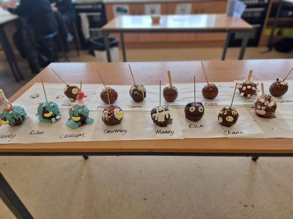 Look at these spooky creations made by year 9 today🎃👻 🕷
They impressed me with their precision and creativity! Excellent work, da iawn 9Y. #candyapples #halloweenfun #Spooktober