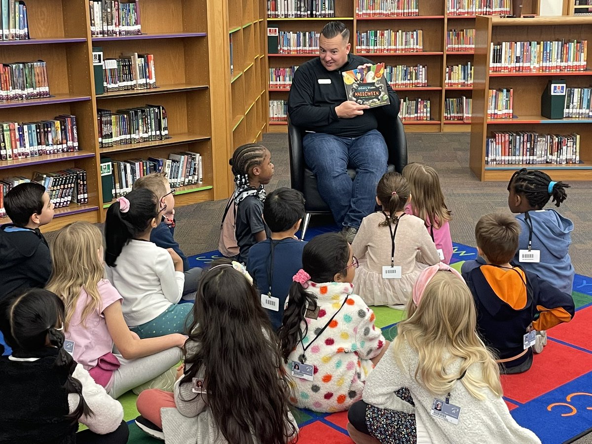 BakerElem's tweet photo. Thank you @garrett_linker for coming to read to our students during #NationalFriendsoftheLibraryWeek! https://t.co/2BbKIWxqQl