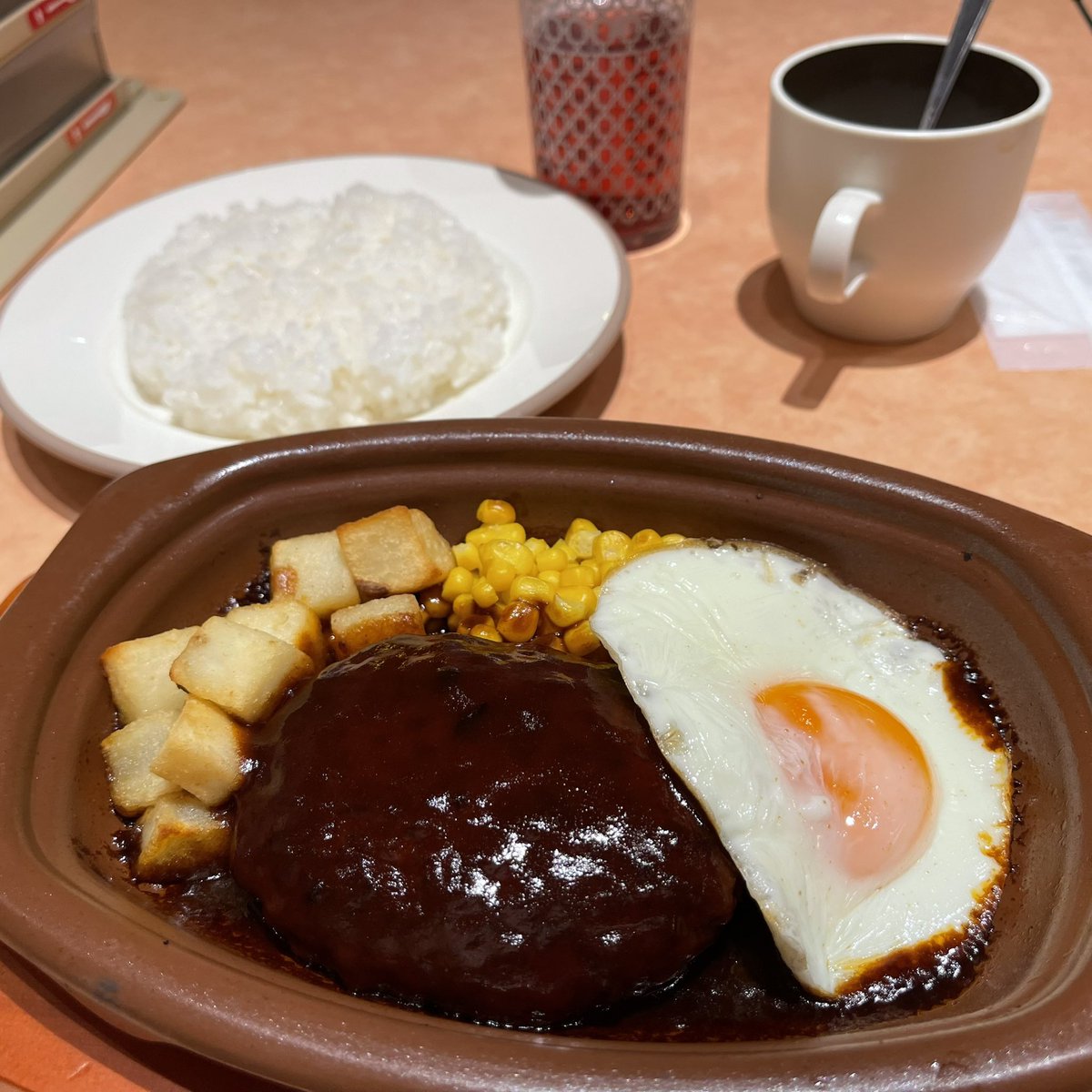 KAAK21's tweet photo. そしてランチは♪
仙台　星乃珈琲店さんで
・ハンバーグプレート
・星乃スパゲッティ
・アイスコーヒー
・フレンチトースト

美味しいし、店内可愛い♪
#カフェ　#カフェ巡り 
#ランチ　#カフェオレ派 
#ランチ巡り
#スイーツ https://t.co/nOCyQN8l6w