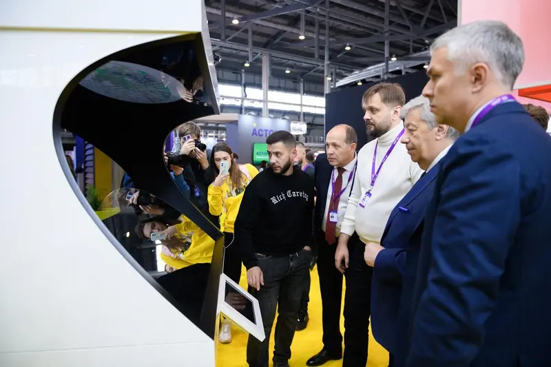Skolkovo resident Goodini made stands with holograms for the international exhibition Forum 100+ TechnoBuild.