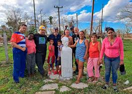 #VamosAVencer, que no quepan dudas. Lo dice la historia y lo confirma el presente. La Cultura Cubana está siempre donde es más útil, como espada y escudo de la nación. #CubaEsCultura