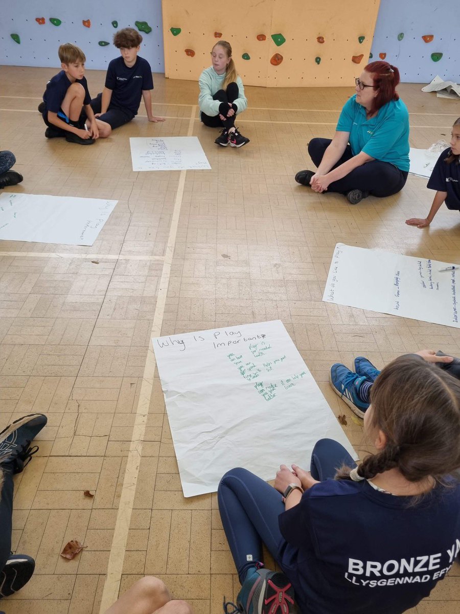 Mon_Connect's tweet photo. Our Bronze Young Ambassadors have been participating in this mornings workshops, including; mental health awareness, disability inclusion, school sport survey and a Play workshop🙌🏻 #BronzeYA #Leadership https://t.co/PvmLNP5jGF