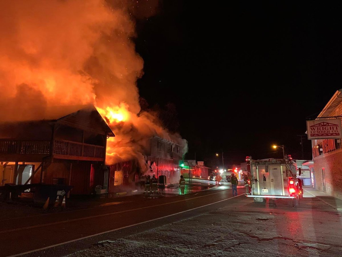 LesyaFeinsNews's tweet photo. BREAKING 🔥
Crews are on scene at Fat Boy’s  Grill and Tavern in Martin, KY. 
We are on our way there now. @WSAZnews 

📷: City of Martin, KY Fire Department’s Facebook page https://t.co/tb1Uz2i1wP
