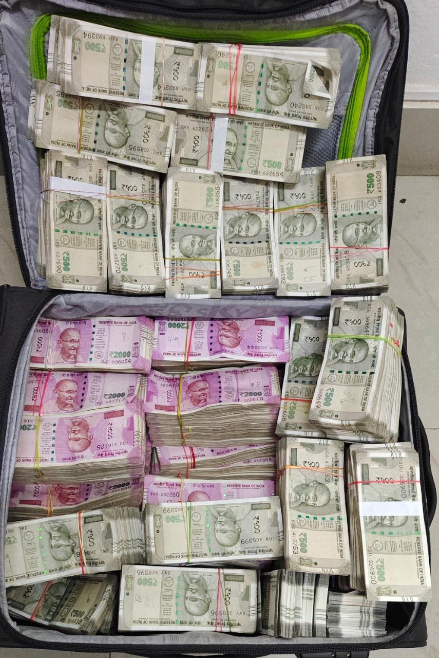 2400 dollars in rupees deals