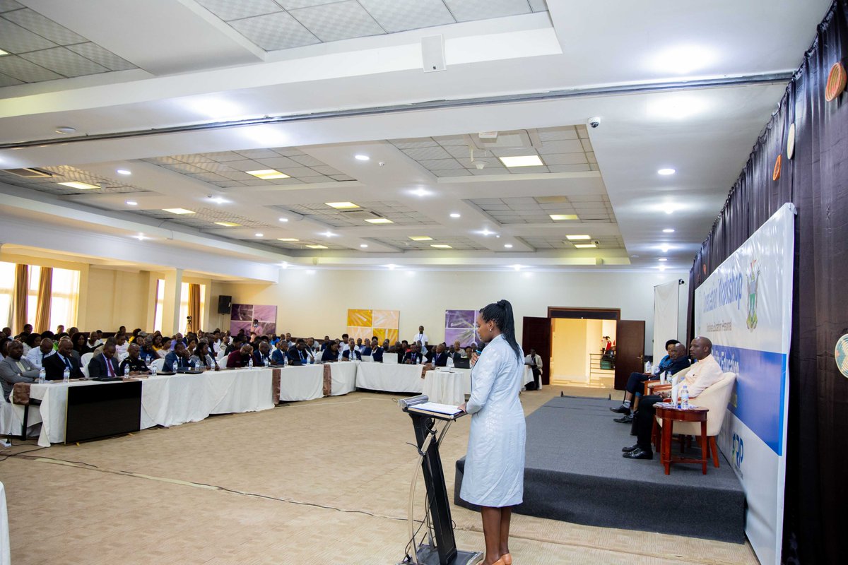 In her opening remarks at the orientation workshop, Minister of State / ICT & TVET Hon. @ClaudetteIrere welcomed the Zimbabwean recruited education personnel and appreciated the partnership between #Rwanda and #Zimbabwe. She also pledged support during their stay in Rwanda.