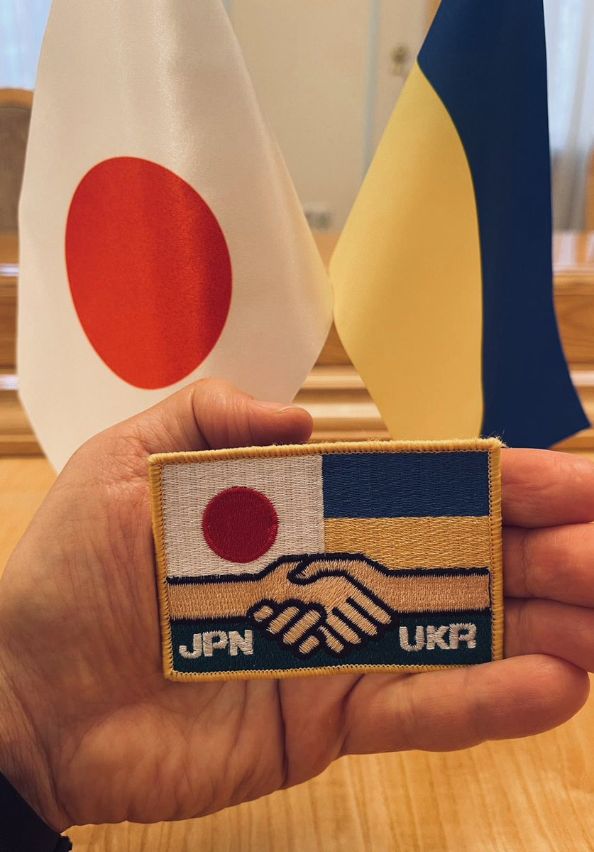 🇺🇦🤝🇯🇵A symbolic gift from Kuninori Matsuda, Ambassador of Japan – Ukraine’s true friend. Meaningful conversation and frank exchange of ideas. War not only tests the strength of weapons,but also the sincerity of relations.Ukraine and Japan are passing the exam with flying colors.