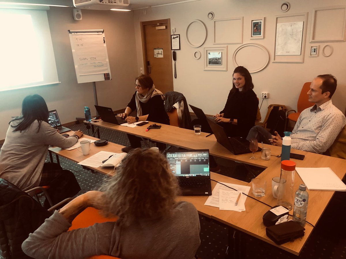 DV_Jonas's tweet photo. Last week, we had fun and fruitful project meetings and field trips in Gothenburg for the WalkUrban project (https://t.co/VQjg25Rc83) @KatrinLattman @ILS_forschung https://t.co/iLLwLDUNAg