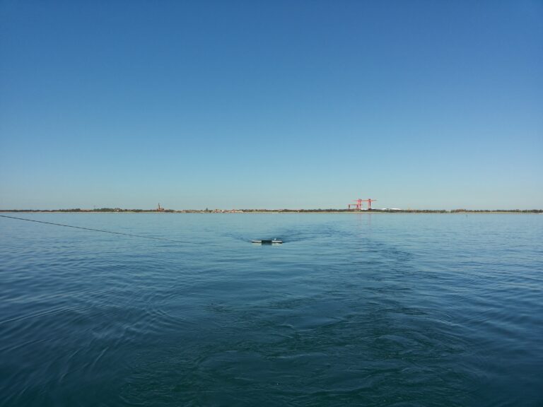 SNPAmbiente's tweet photo. 📣Il 26 ottobre è in programma a #Venezia il workshop "Marine litter and #circulareconomy" dove verrà affrontato il tema dei #rifiuti marini con enti di ricerca e istituzioni. L'evento, anche online, è organizzato da @arpaveneto e @RegioneVeneto
https://t.co/FWKq8hwhfa
#Marless https://t.co/MOWu5nicyd