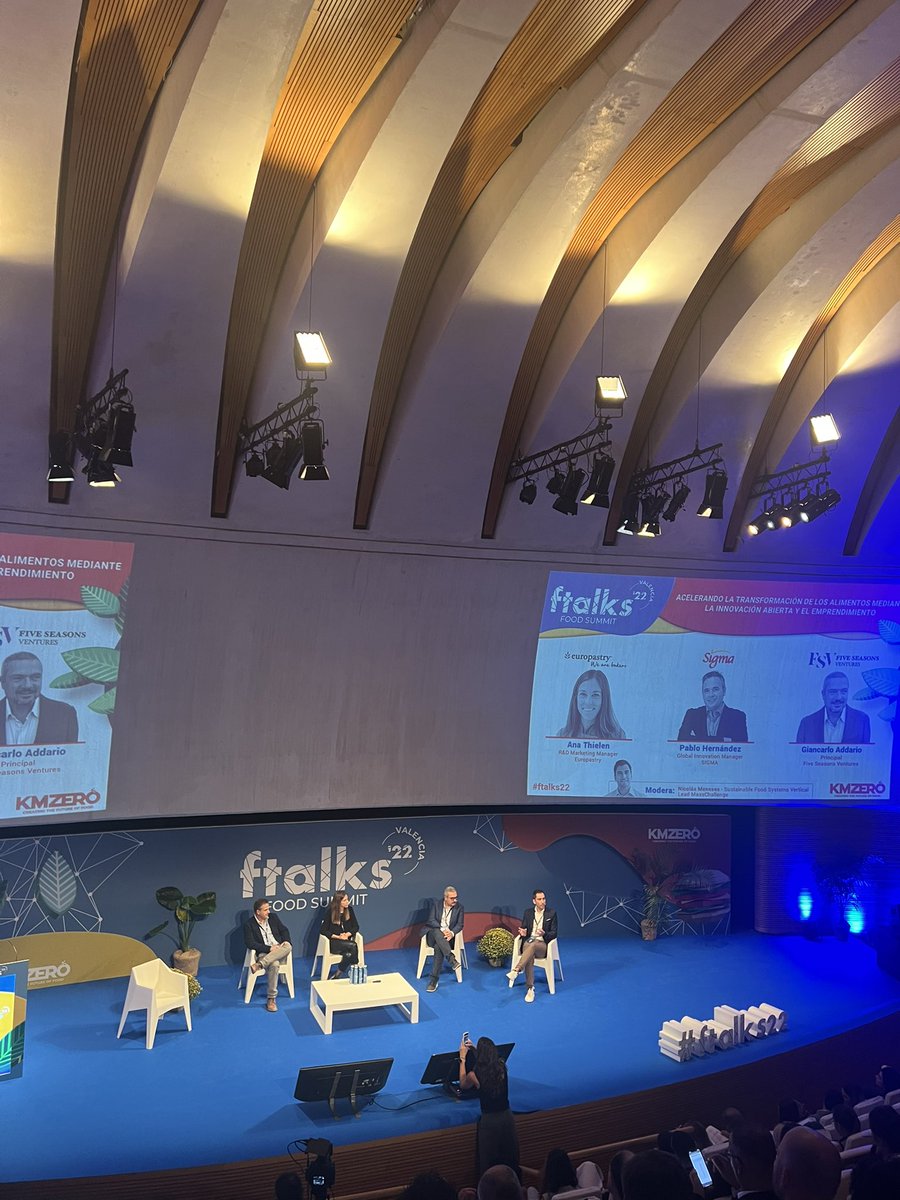 Gloop_es's tweet photo. Hoy estamos en #ftalks22 para aprender más del sector y crecer Gloop

Un super evento organizado por @kmzerohub https://t.co/EEJPMcWNqQ