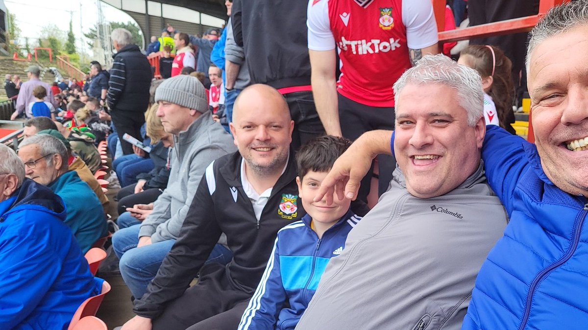 kevwrexham1974's tweet photo. Tuesday night this guy should have a round of applause in appreciation of a die hard @Wrexham_AFC  fan who sadly passed away legend of the Macron stand @Wrexham_AFC make it happen rip @wurzel9111 Shaun rest easy https://t.co/r1hwD1VI7O