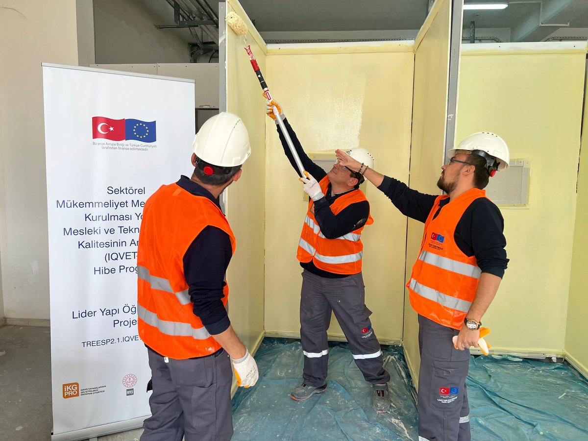 intessendika's tweet photo. Lider Yapı Öğretmenleri projemizin inşaat boyacısı ikinci grup eğitimleri dördüncü gününde devam ediyor. 
@metekprojesi @tcmeb @IKGPRO 
#Metek #lideryapıöğretmenleri #İKGPRO #intes https://t.co/BF9lg1nbhC