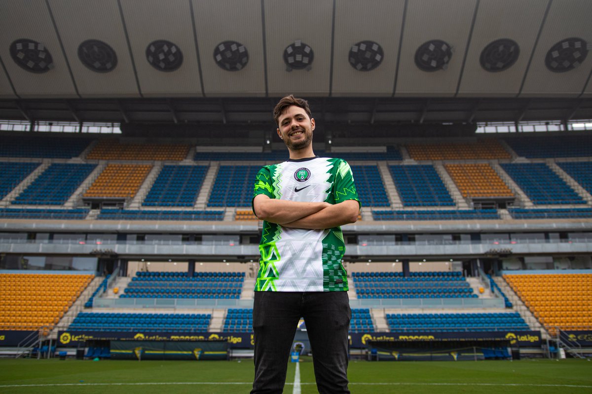 Cadiz_CFNG's tweet photo. 💛 Dani, one of our workers, arrived today at the stadium wearing a Nigerian national team jersey 🇳🇬 https://t.co/1nKQ90P0Xl