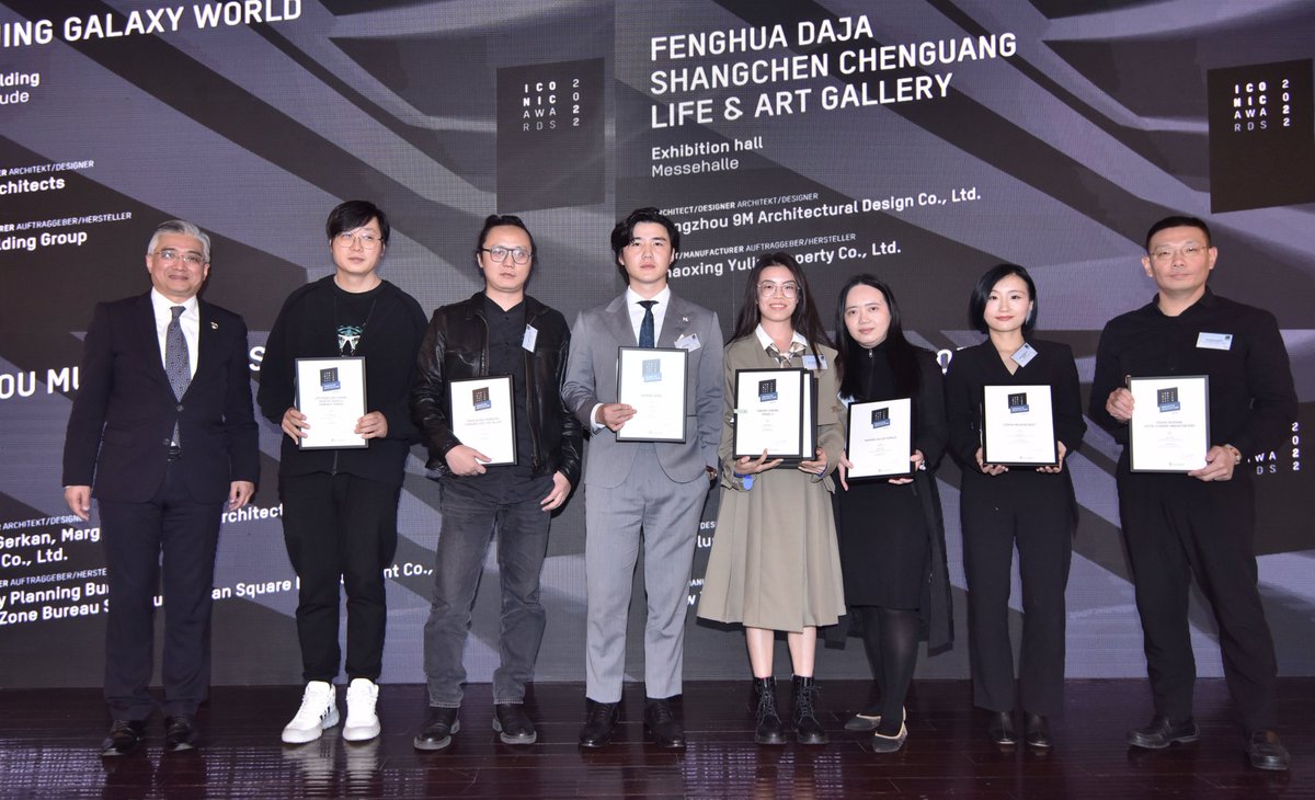 123Oneplus's tweet image. In the 2022 #ICONICAWARDS, #ONEPLUS has won 7 awards, the firm who won the most awards ! Due to customs problems, our designer team in HK couldn't attend the ceremony hold in Shanghai, but we did send our colleagues based in mainland to the event to collect the seven medals.