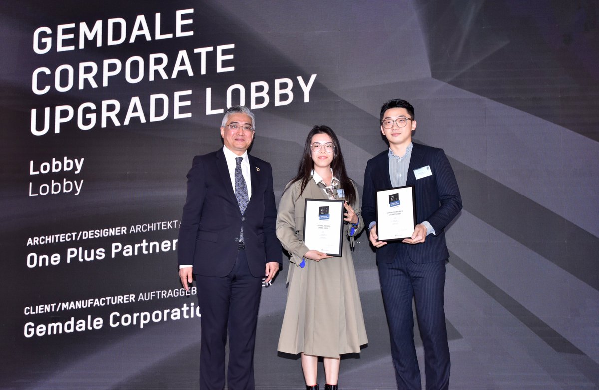 123Oneplus's tweet image. In the 2022 #ICONICAWARDS, #ONEPLUS has won 7 awards, the firm who won the most awards ! Due to customs problems, our designer team in HK couldn't attend the ceremony hold in Shanghai, but we did send our colleagues based in mainland to the event to collect the seven medals.