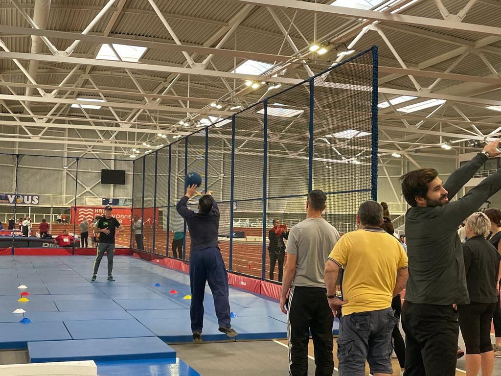 FTravail_BZH's tweet photo. 🔴 En direct de Saint-Brieuc pour "Du stade vers l'#emploi" 👟
Une journée pour recruter autrement 👉 après une matinée sportive et un repas convivial sans savoir qui est recruteur et qui est demandeur d'emploi, les personnes présentes participeront à un #jobdating cet après-midi https://t.co/HTmdlJWo1U