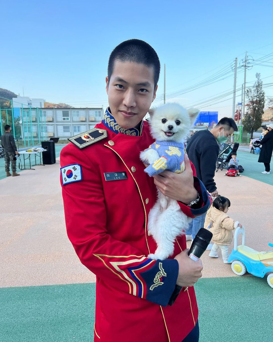 fragile_GNCD's tweet image. 눈물.....옷 잘어울려....