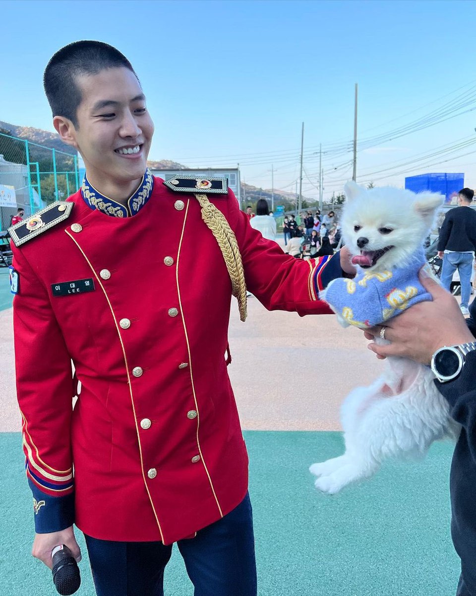 fragile_GNCD's tweet image. 눈물.....옷 잘어울려....