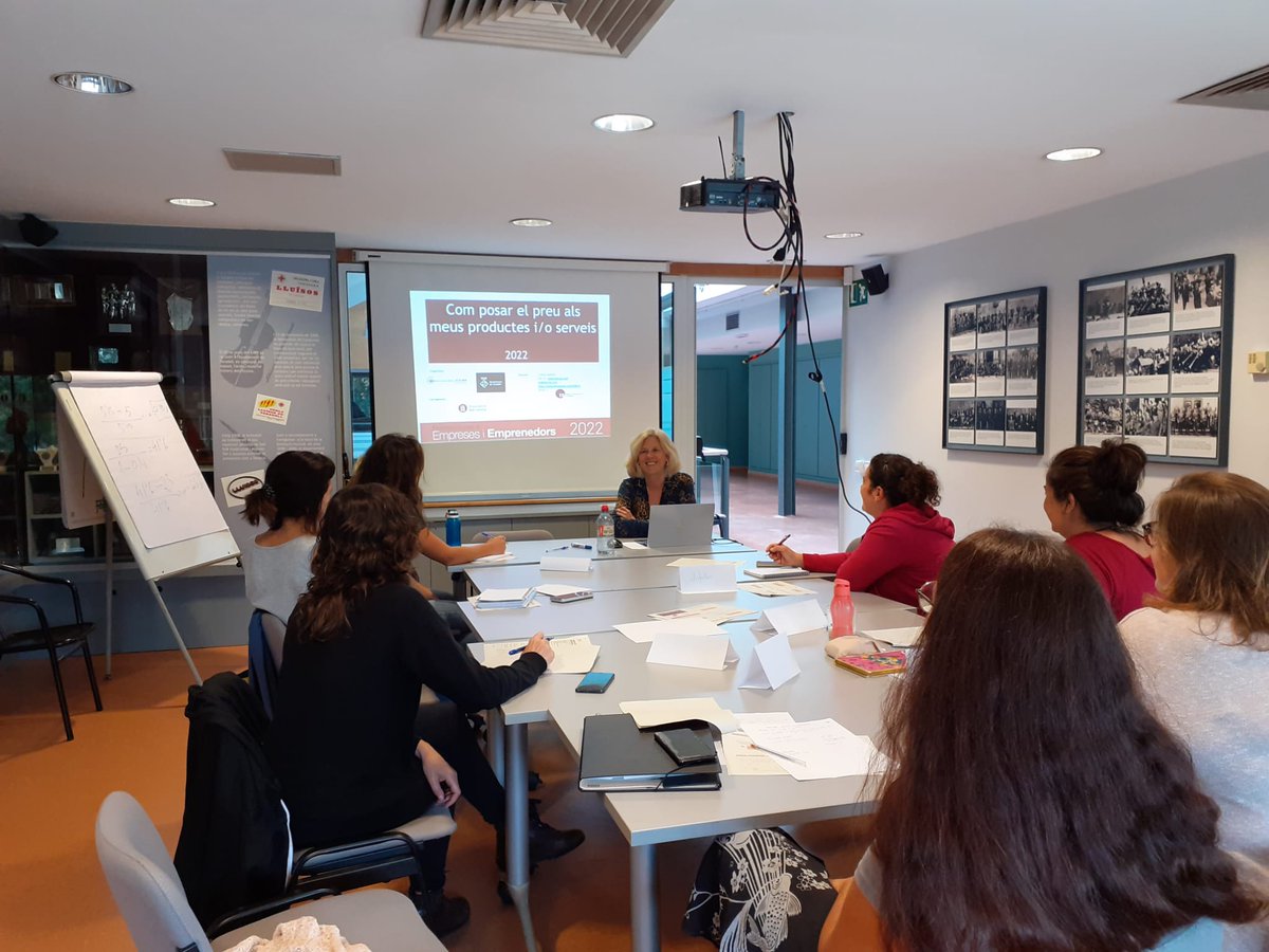 Mancoplana's tweet photo. Aprenent a posar preu als productes i serveis a @AjTaradell amb la magnífica Eulàlia Balañà @ebcce
No us perdeu la propera amb ella ‼️
👉 Com fer un estudi de mercat de la teva idea de negoci
🗓️ 10/11/2022⏲️ 9.30 a 13.30h
📍 Tona (Espai Muriel Casals)
✏️ https://t.co/4xOXcshIP7 https://t.co/zCaYT91zLF