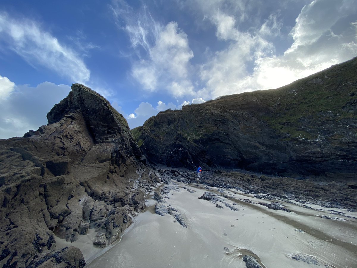 JenniferMHewitt's tweet photo. On the hunt for Carboniferous tidal rhytmites in Broad Haven with @Making_Ripples https://t.co/OtPnJDfAbA