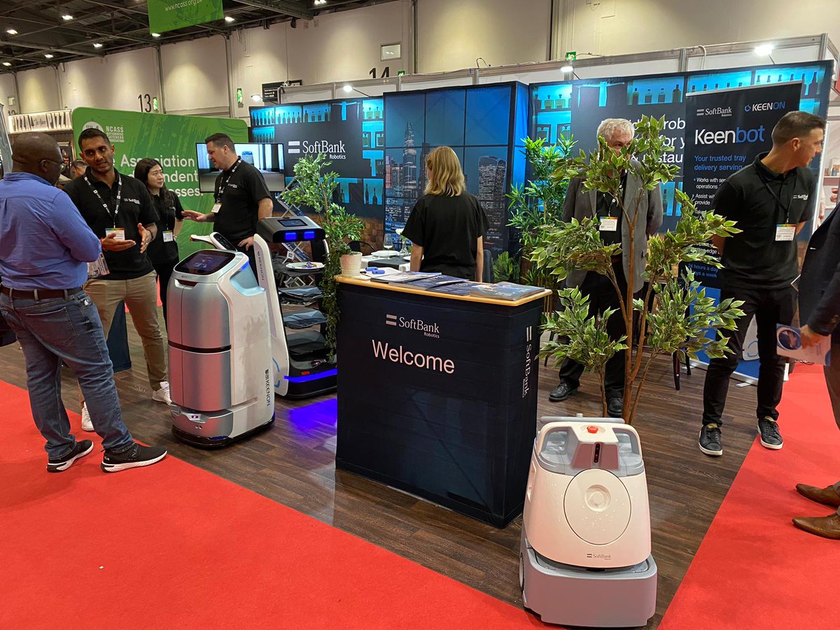 MagentaComms's tweet photo. Today is the @TakeawayExpo and @CraigMagenta is there with client SoftBank Robotics to find out about the latest innovations in the restaurant business #RTIE22 https://t.co/Z3yhTP6w67