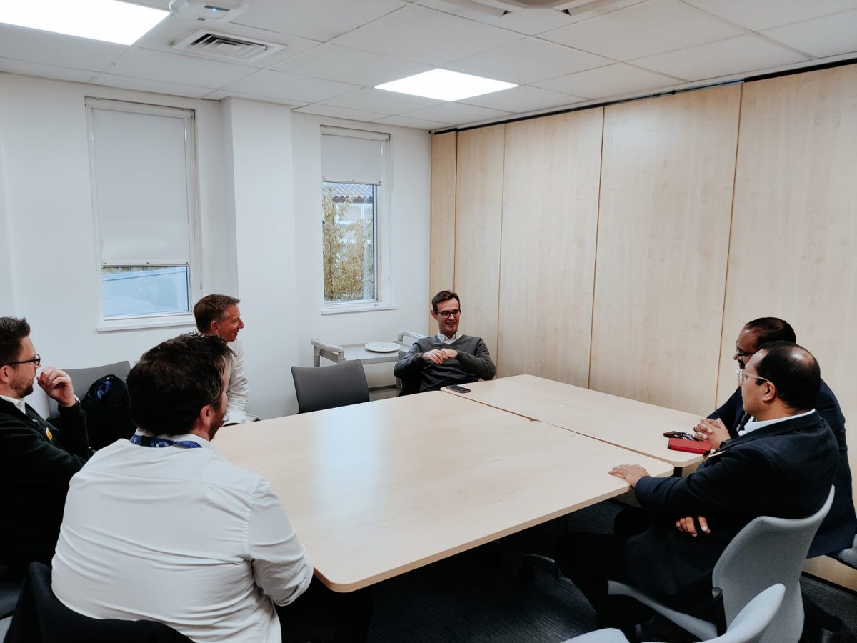 Brilliant to host Julian Kelly, CFO of @NHSEngland at Barking Community Hospital to have a great discussion regarding the interface between resources, clinical strategies & digital to get care to the right patient at the right time! The rain did not dampen the enthusiasm!