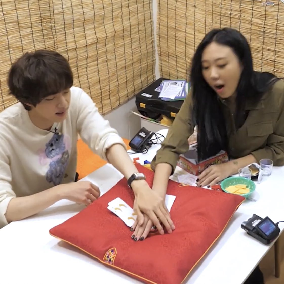 bebumoonjin's tweet photo. he’s holding another girl’s hand i think it’s safe to say that i’m passing away https://t.co/aWqQR9Ow91