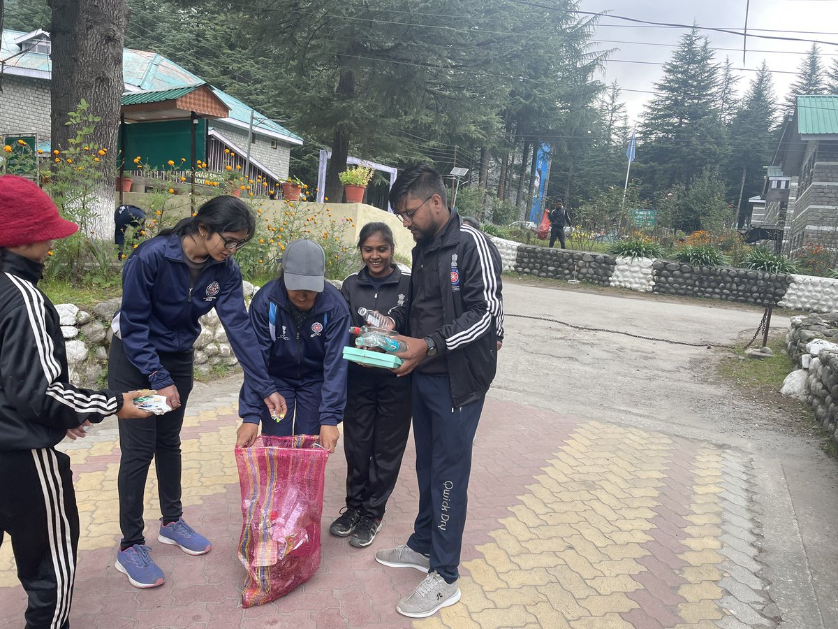 007Aryandubey's tweet photo. Today Nss Volunteers in National Adventure Camp 🏕 at Manali Participated in #SwachhBharat2022 Abhiyan 2.0 by collecting more 20 kg single use plastic
#DAY_7
#adventure_camp
#TEAM_CHHATTISGARH
@NSSRDBhopal @askabir_ @_NSSIndia @YASMinistry @ianuragthakur @PMOIndia @manojsinha812 https://t.co/2zlM0fYJMe