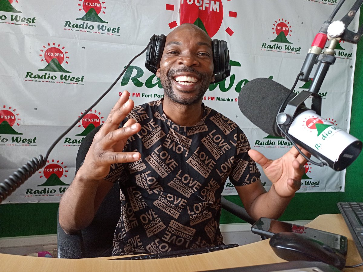 #Akagwe

Omushaija owagiire kutayaayira abazaire b'omwishiki akihikayo bakamujugisa miriyooni 100 akecangacanga ngu nabaheereza miriyooni 10.

Yegaite ahari <a href="/OmugaigaIvan/">Omugaiga Ivan</a> okyebere..

LIVE: bit.ly/3Tyxyo4

#GambaMpurire