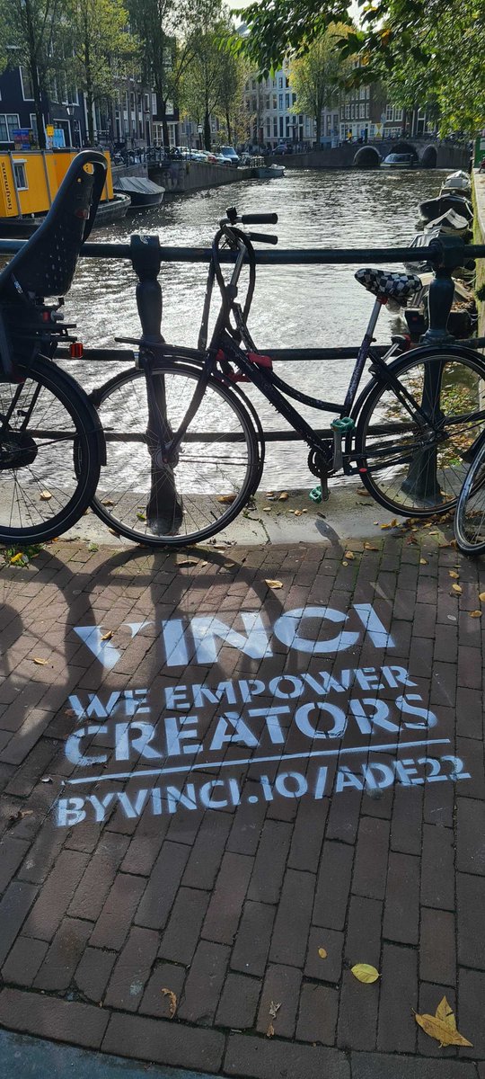 byvinci_io's tweet photo. At VINCI we empower creators, and we're spreading the word using chalk art on the streets of Amsterdam during @ADE_NL.

If you're there be sure to tag us in your photos.
#ADE22 https://t.co/eRLEegFdgV