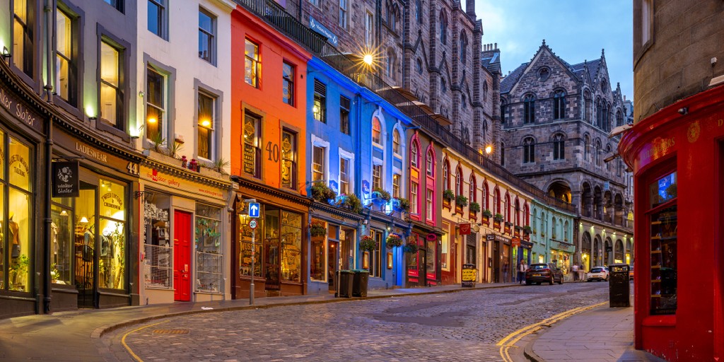 Discover Edinburgh this spooky season with direct flights with <a href="/Ryanair/">Ryanair</a> from €7.99*  

Must-see spots:
🏰 Visit Edinburgh Castle
🌷 Enjoy the Royal Botanic Garden Edinburgh
📸 Explore Camera Obscura &amp; World of Illusions

*Subject to availability.

#shannonairport #makingiteasy