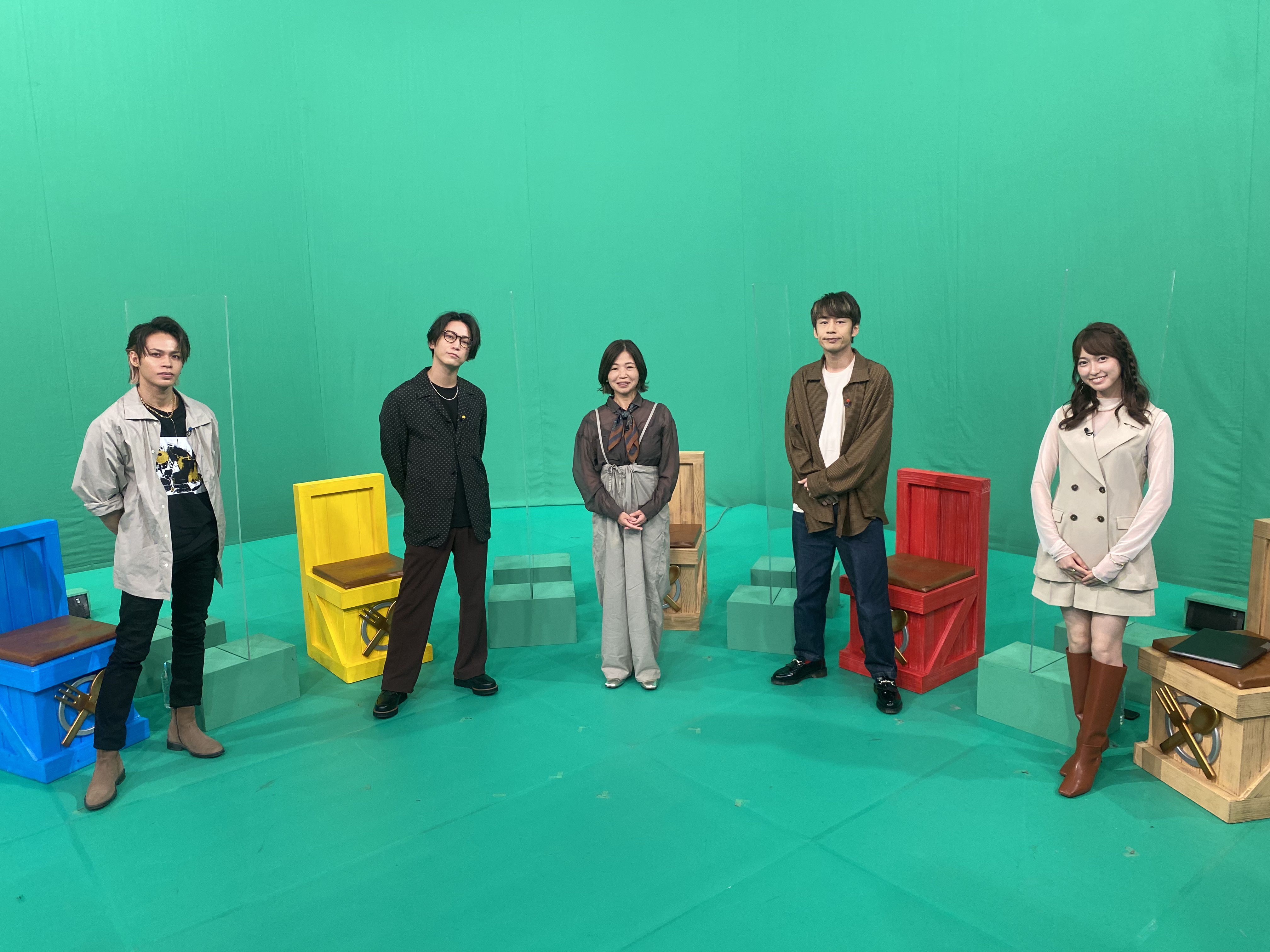 FfgfkpHakAEgGYa?format=jpg&name=4096x409