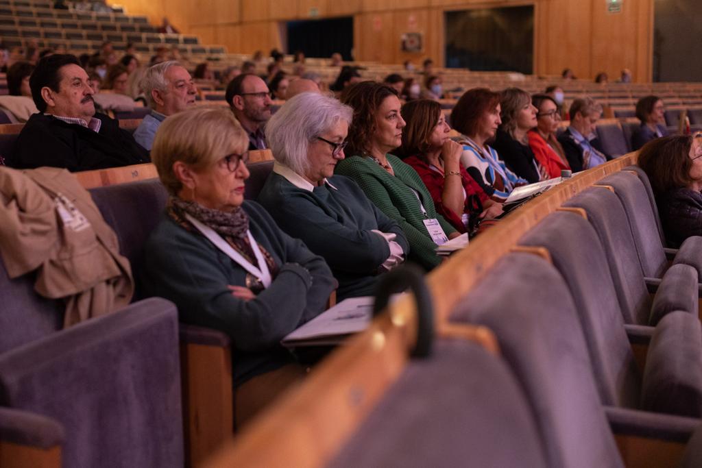 El alcalde, <a href="/CGCarbayo/">Carlos García Carbayo</a>, ha inaugurado esta mañana el I <a href="/CongresoEyS/">Congreso Envejecimiento y Salud</a> organizado por el <a href="/aytoSalamanca/">Ayuntamiento Salamanca</a>, destacando el papel de liderazgo de #Salamanca en la promoción de políticas pioneras para el envejecimiento activo, en línea con el IV Municipal de las Personas Mayores.