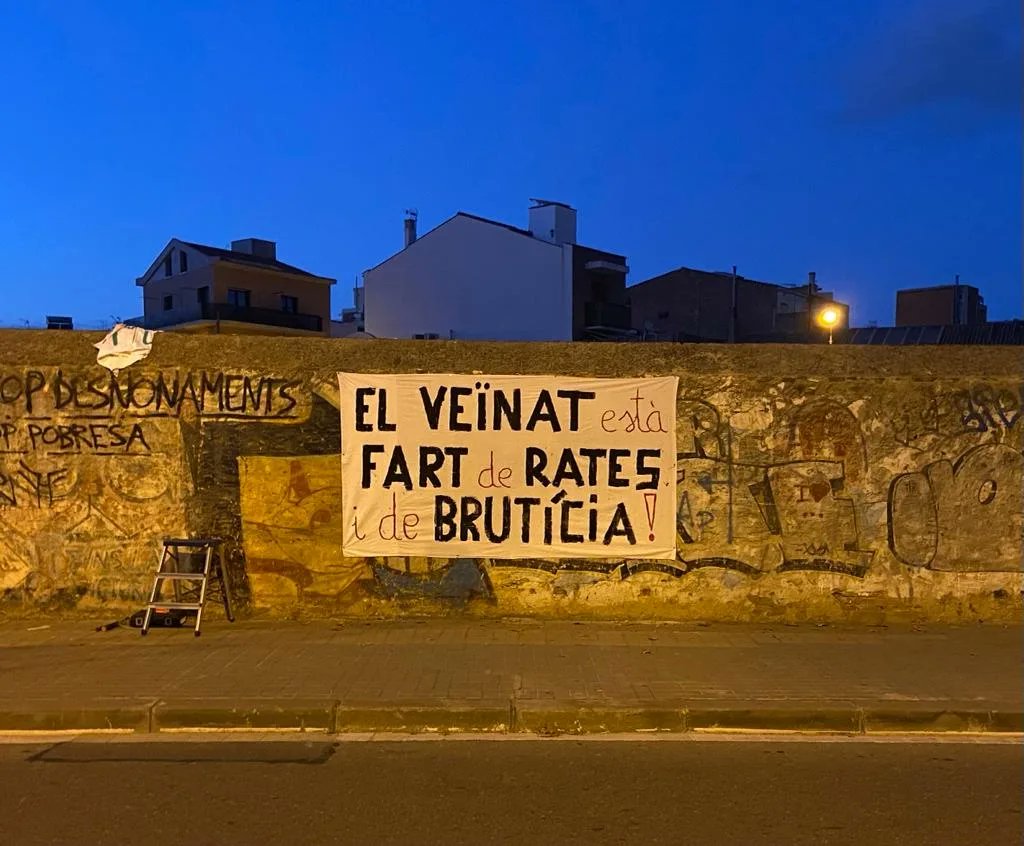AVColliPujol's tweet photo. Els veïns contra l'estat dels solars al barri, brutícia, rates, inseguretat.
És urgent la construcció, urbanització, canvi de clavegueres...... Etc. 
En difinitiva, dignificar el barri.
Can Llamas, L'Estrella, Carrer Maragall...
@BadalonaMati @bdncom
@TereGonzalez13
@torrents_d https://t.co/apdlS1Flt0
