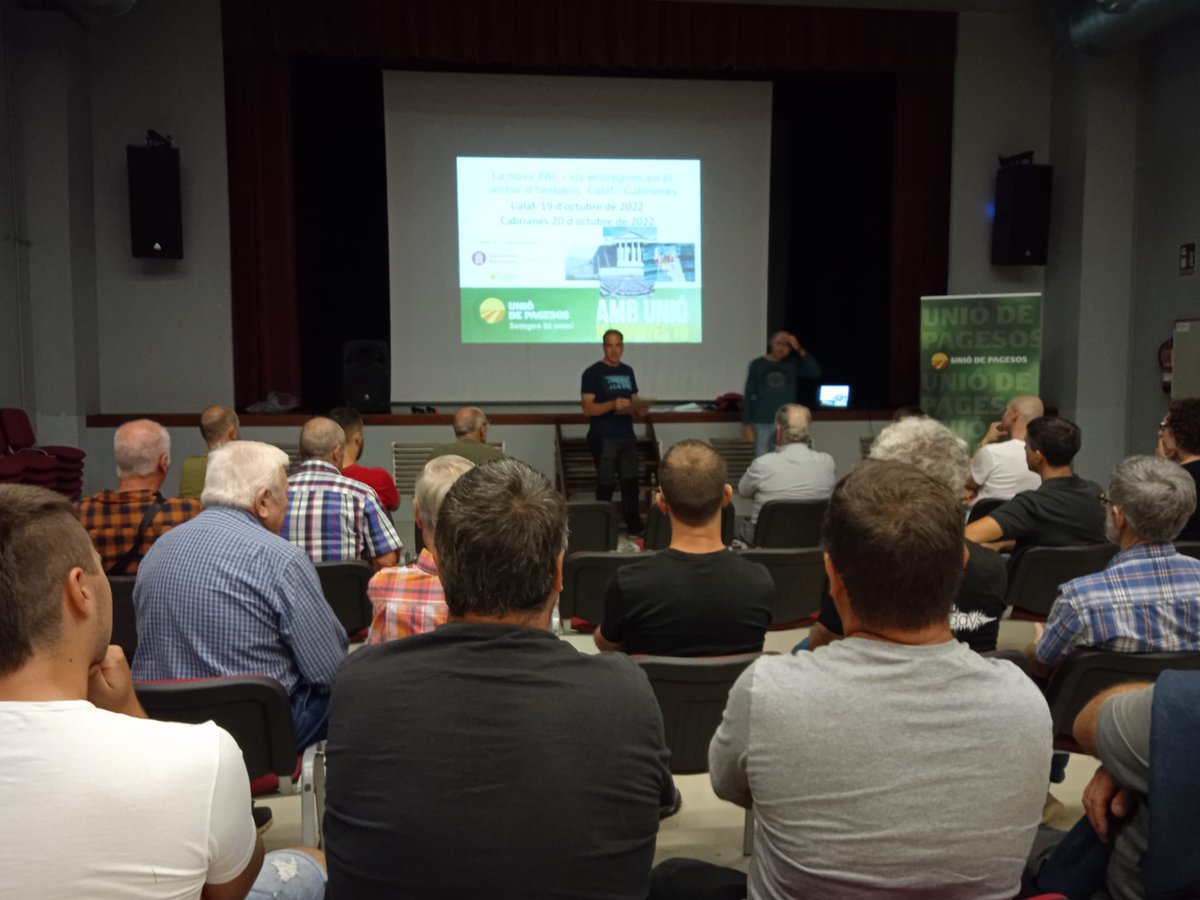 uniopagesos's tweet photo. 👩‍🌾🌱 Un centenar de persones han assistit a les dues xerrades d'@uniopagesos amb @agroxarxa, ahir a #Calaf (📷dreta), i avui a #Cabrianes sobre la nova #PAC i els ecorègims en el sector dels conreus herbacis https://t.co/rzTzqm04Zx