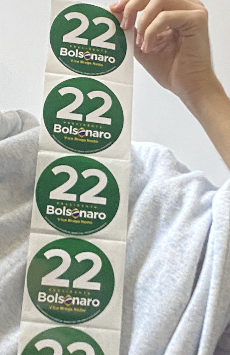 bolsolindas22's tweet photo. distribuindo para todos 🇧🇷❤️ #mito2022 #jovensdedireitas #anticomunistas #é22neles #BolsonaroPresidente22 https://t.co/dMoIWP5tSZ