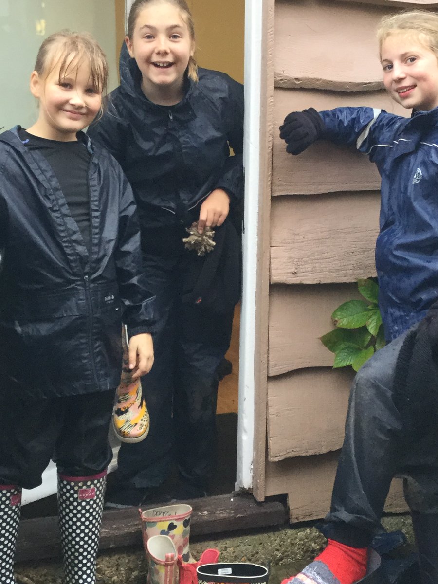 PipersPrep's tweet image. Rain, what rain? Loving #PipersForest lessons with #PipersYear6 🌳