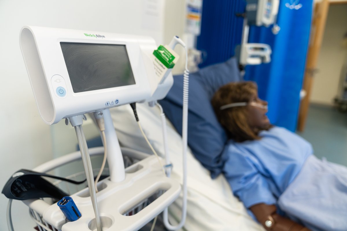 Vital signs 'doing the obs' sim with 1st years - developing fundamental clinical skills before first placement #ABCDE #NEWS2  

✅Counting respirations for a minute

#studentnurse <a href="/UniofHerts/">University of Hertfordshire</a> <a href="/UH_HSK/">uk</a>