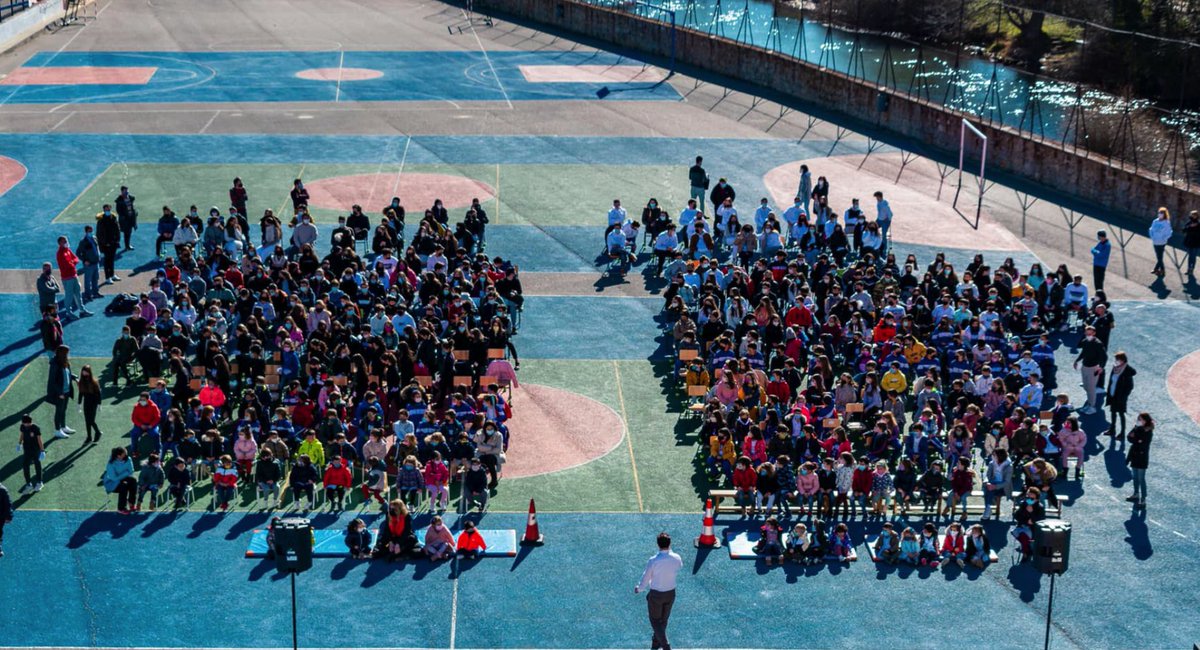 radioaguilar's tweet photo. El Colegio San Gregorio obtiene el reconocimiento como Centro Referente en Derechos de la Infancia con un nivel excelente @colsangregorio #aguilardecampoo #Unicef #derechosinfancia #nivelexcelente 

https://t.co/Myh3JxbyDQ https://t.co/nkqnOrW3nQ