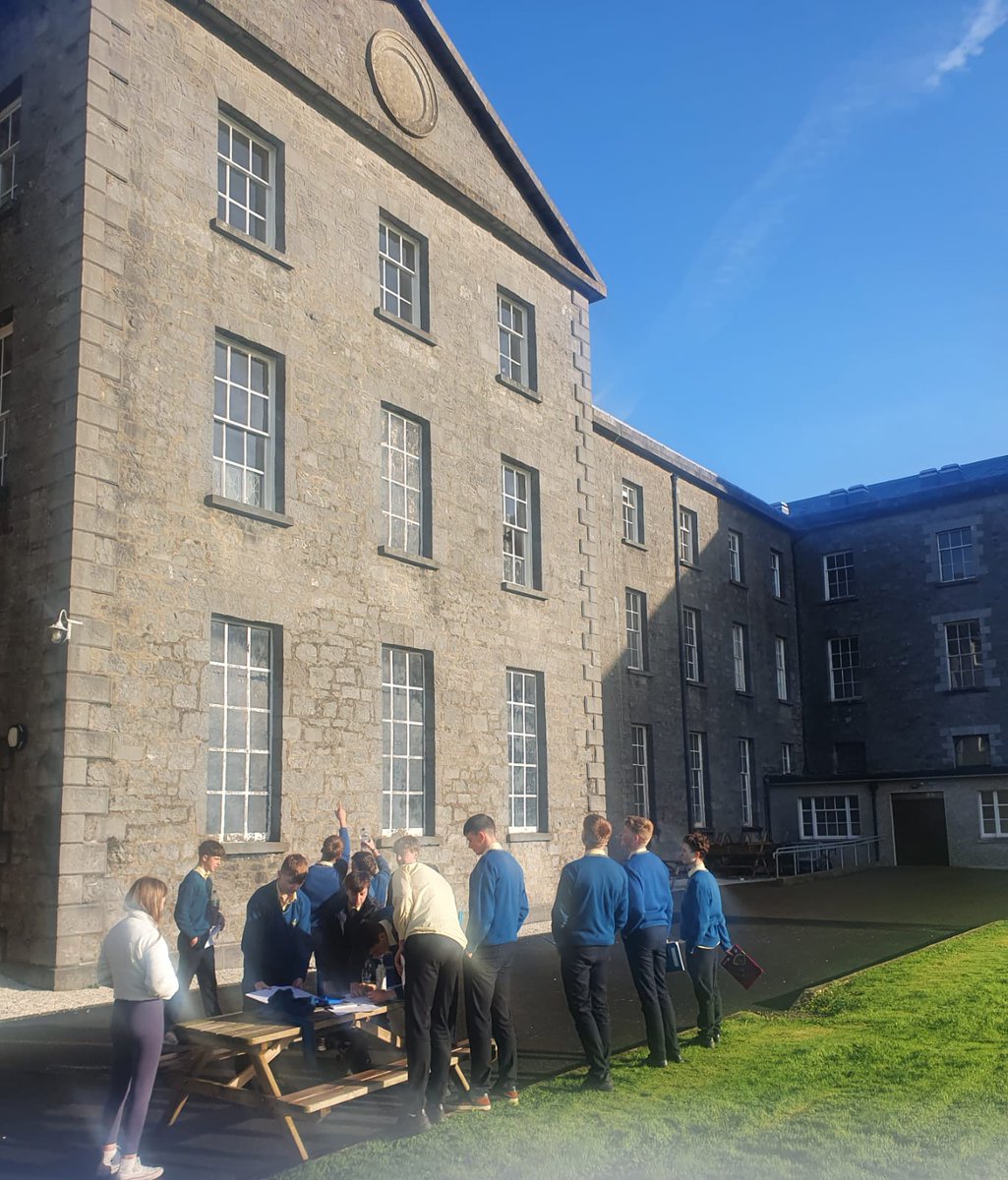 TY students took part in an interactive Maths lecture facilitated by Professor Derek Kitson at MIC, St Patrick's Campus, Thurles as part of Maths week. @MICLimerick @MICEducationFac @ListonMaeve @MICThurles @finnomurchu