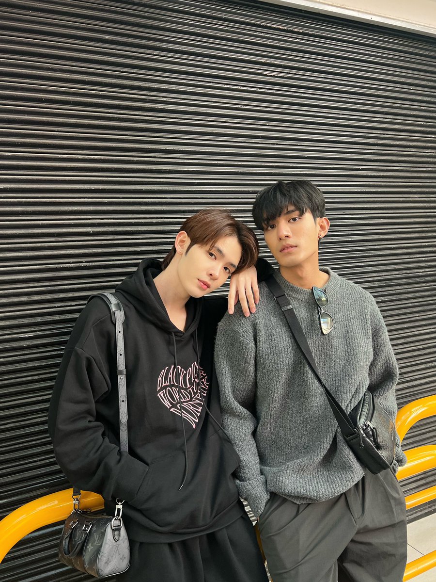 yuyu_lris's tweet photo. #JubJubloveNetJames
#NetJames么么哒
#NetJames
#400KJS
关于遇见这件事情,世界每分每秒都在发生,在这庞大的概率里,真的很高兴认识你们!
ฉันชอบท้องฟ้า ชอบดวงดาว ชอบเธอ
我喜欢天空,喜欢星星,喜欢你!
I hope you’re happy every day!
Love you guys!
@netsiraphop @Jamessu_w https://t.co/K1koLlhMi0