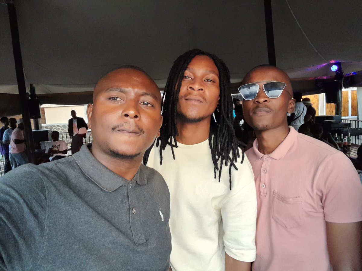 slimt_zw's tweet photo. #HouseInCBD
#OurHouseSundays
#SundaysBelongToHouseMusic
#LetThereBeHouse
#StayHoused https://t.co/S0oHyq0nwd