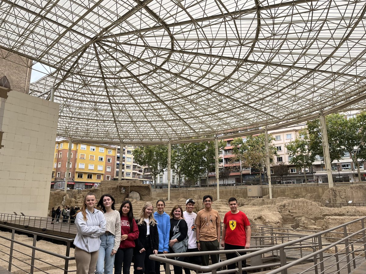 anicamayortena's tweet photo. @iesjzuritazgz Salida con Bachillerato al Teatro Romano de Caesaraugusta IES Zurita https://t.co/JlUBCgL5Xi