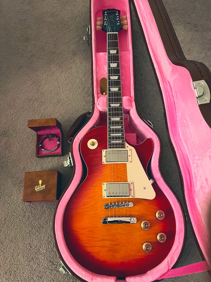 Bracelet to match the guitar. @Epiphone x @CustomGibson 1959 Les Paul and @the_guitarwrist Gibson Gives bracelet. #gibsongives @gibsonguitar
