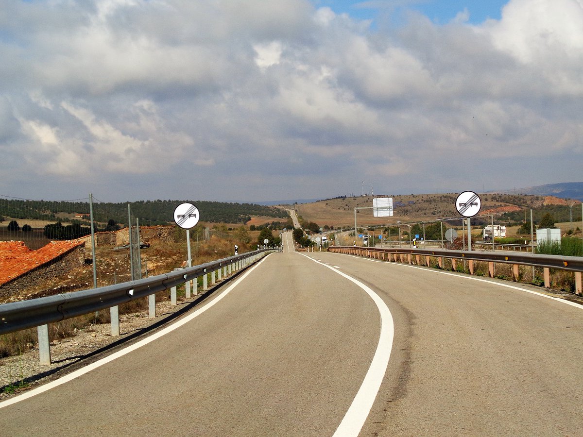 HCarreteras's tweet photo. Duplicar ciertas señales aumenta la confianza y la seguridad de los usuarios.
Aunque no sea obligatorio.
⬇️
https://t.co/MN7TfMuvZk https://t.co/0p2RtFWito