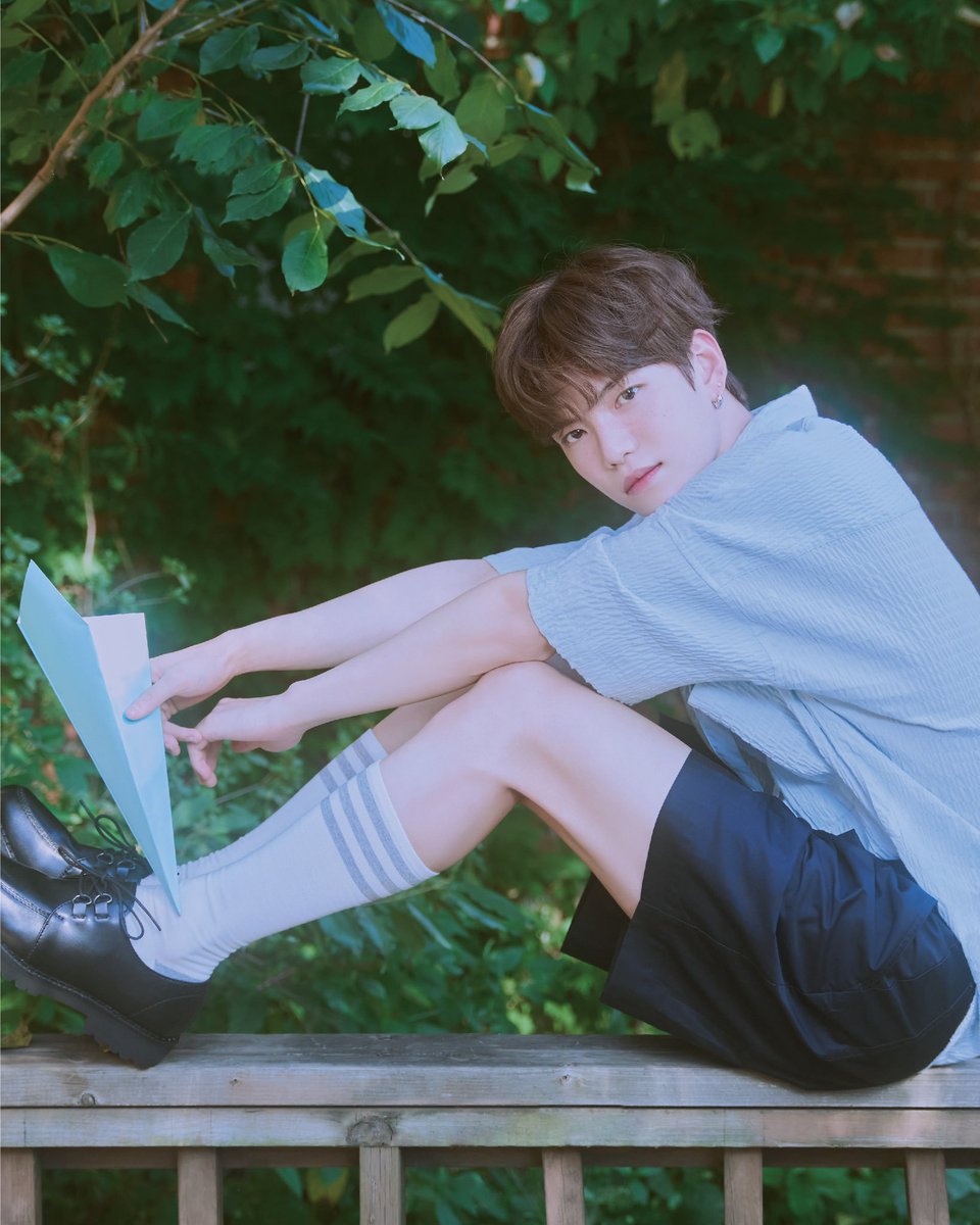Luculent617's tweet photo. VERIVERY 2023 SEASON’S GREETINGS
로고 제거

#베리베리 #VERIVERY 
#조계현 #계현 #GYEHYEON https://t.co/J2CNacrhDY