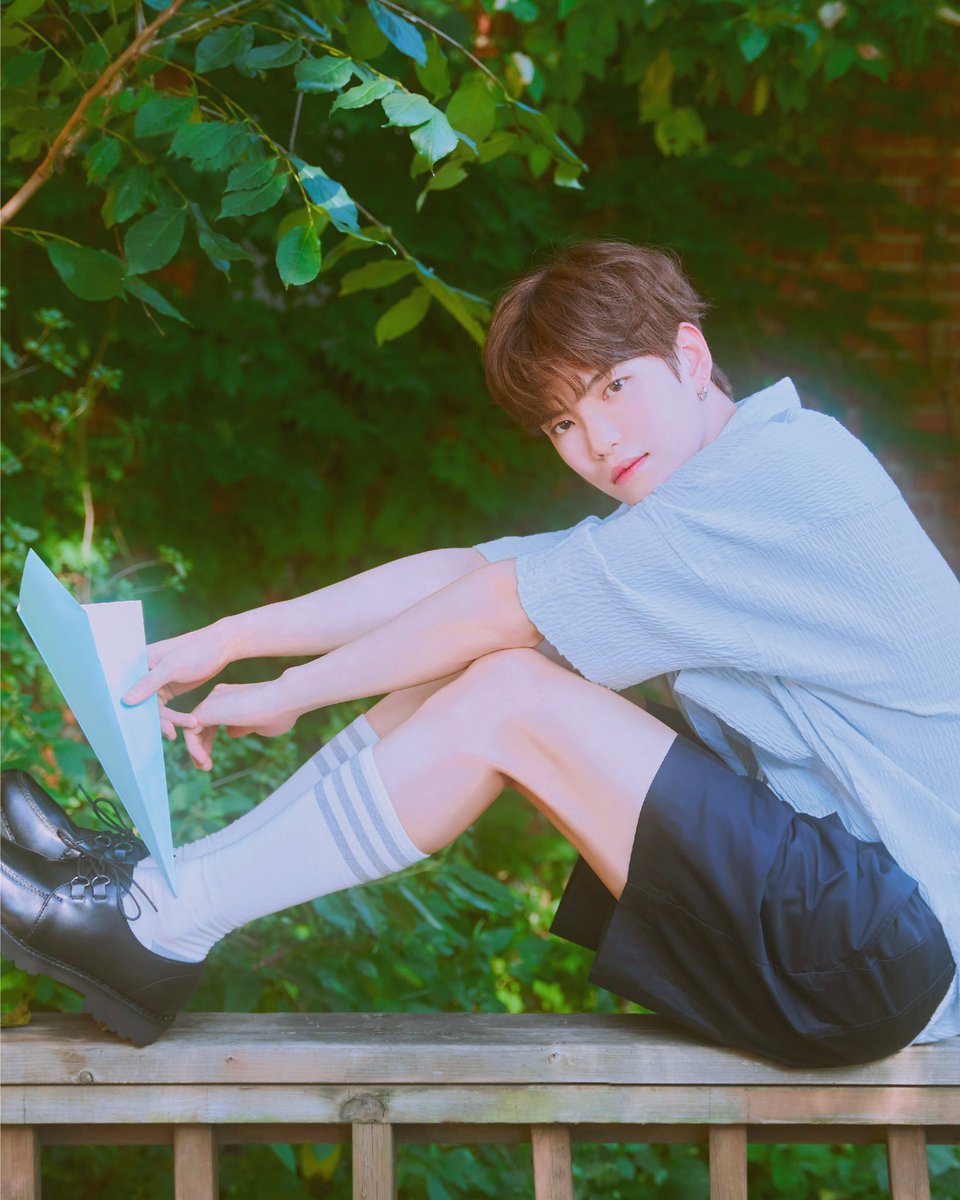 Luculent617's tweet photo. VERIVERY 2023 SEASON’S GREETINGS
로고 제거

#베리베리 #VERIVERY 
#조계현 #계현 #GYEHYEON https://t.co/J2CNacrhDY